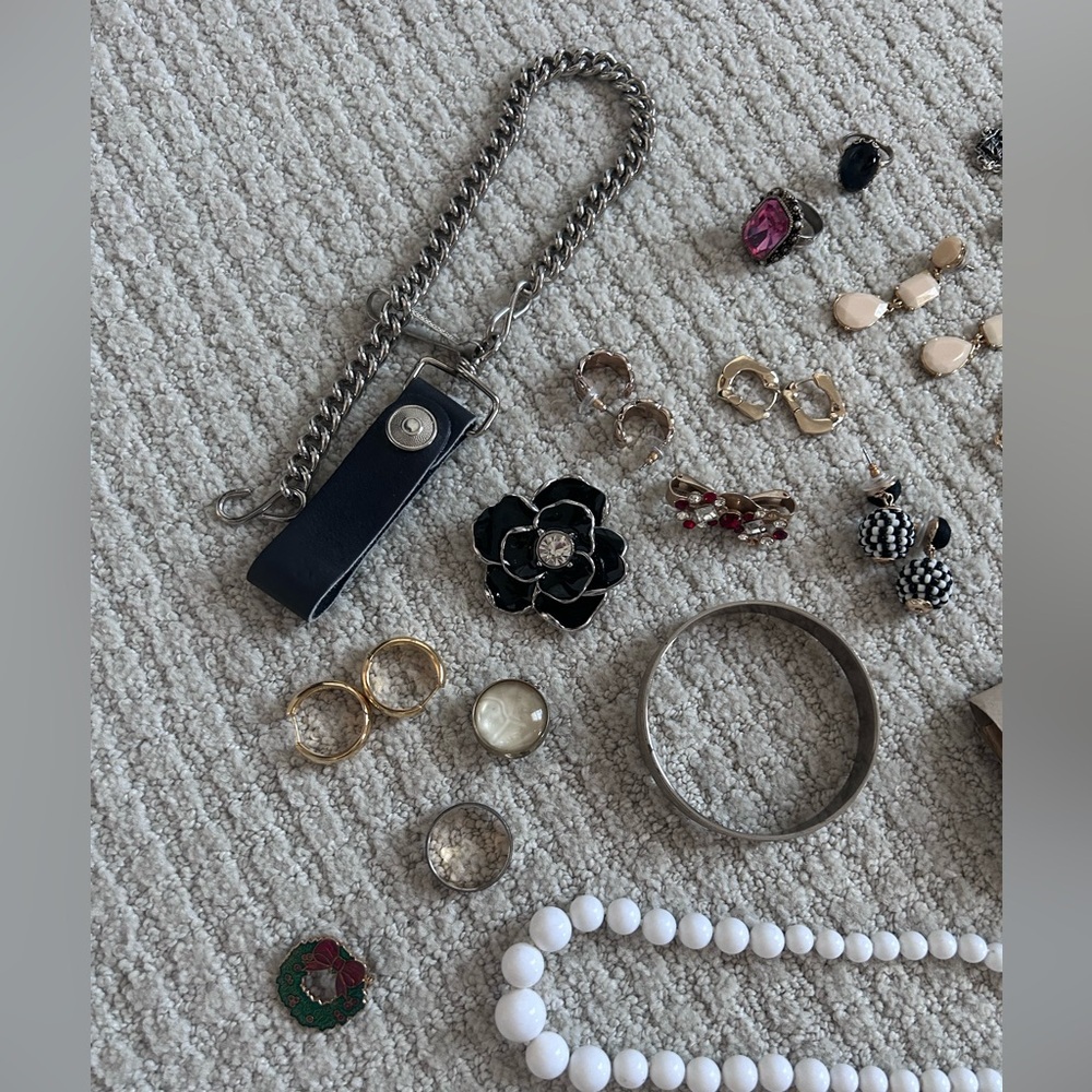 Miscellaneous Lot of Various Vintage & Modern Costume Jewelry Gold/Silver Tone - Picture 4 of 8